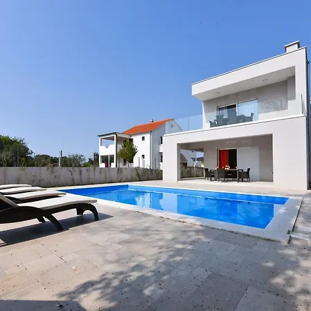 Crowonder Harbor Apartmán Bibinje