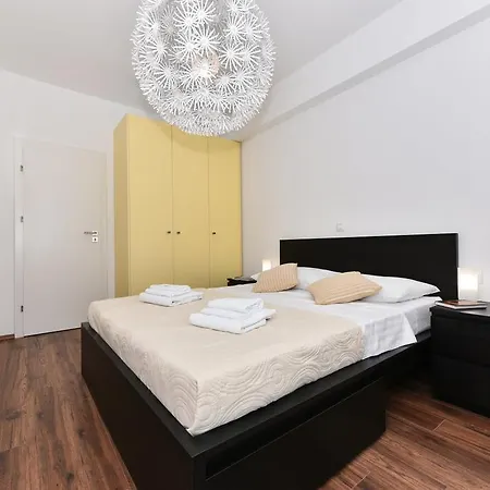 Crowonder Harbor Apartmán Bibinje